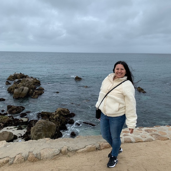 Meet your Posher, Adrianna B. - Picture 8 of 12